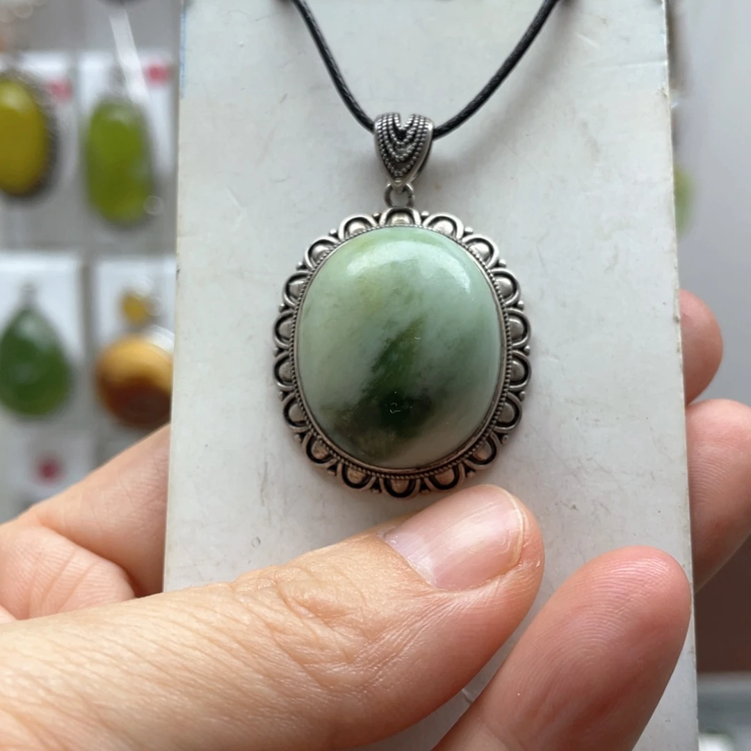 蛇纹石玉未镶嵌吊坠