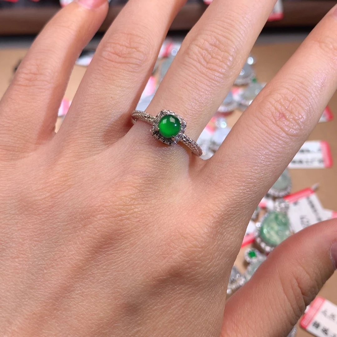 翡翠挂件未镶嵌蛋面