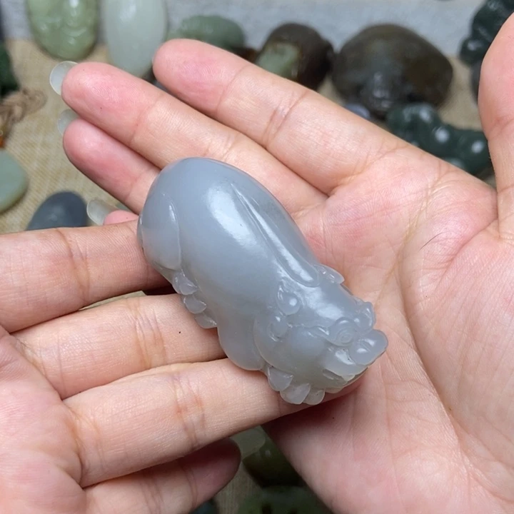 满***河颈饰未镶嵌和田玉