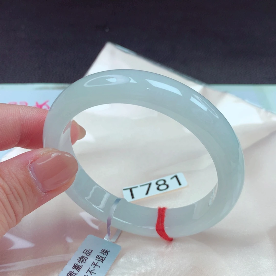 翡翠手镯未镶嵌手镯88