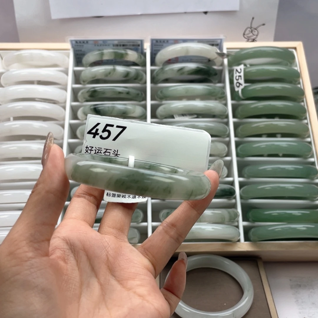 未镶嵌手镯石英质玉457