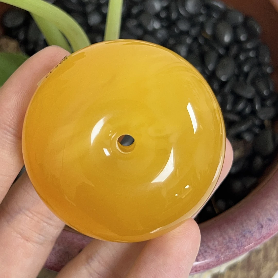 天然原矿无优化无烤色无补胶无煮蜜无辐照蜜蜡吊坠（三一）