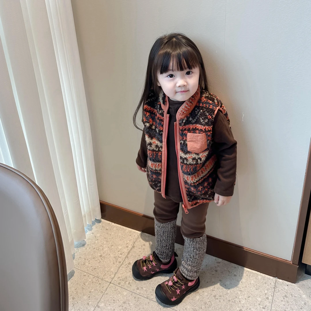 小思家2025年秋冬韩版女童民族风马甲咖色打底衫堆堆袜打底裤套装