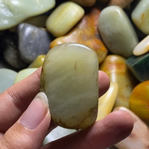 未镶嵌和田玉（糖玉）挂件