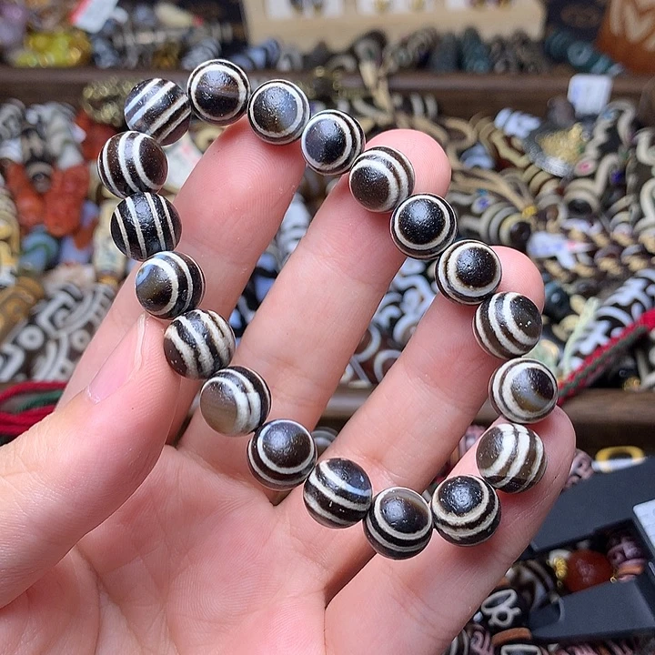 玛瑙/玉髓发1条未镶嵌阿**慕