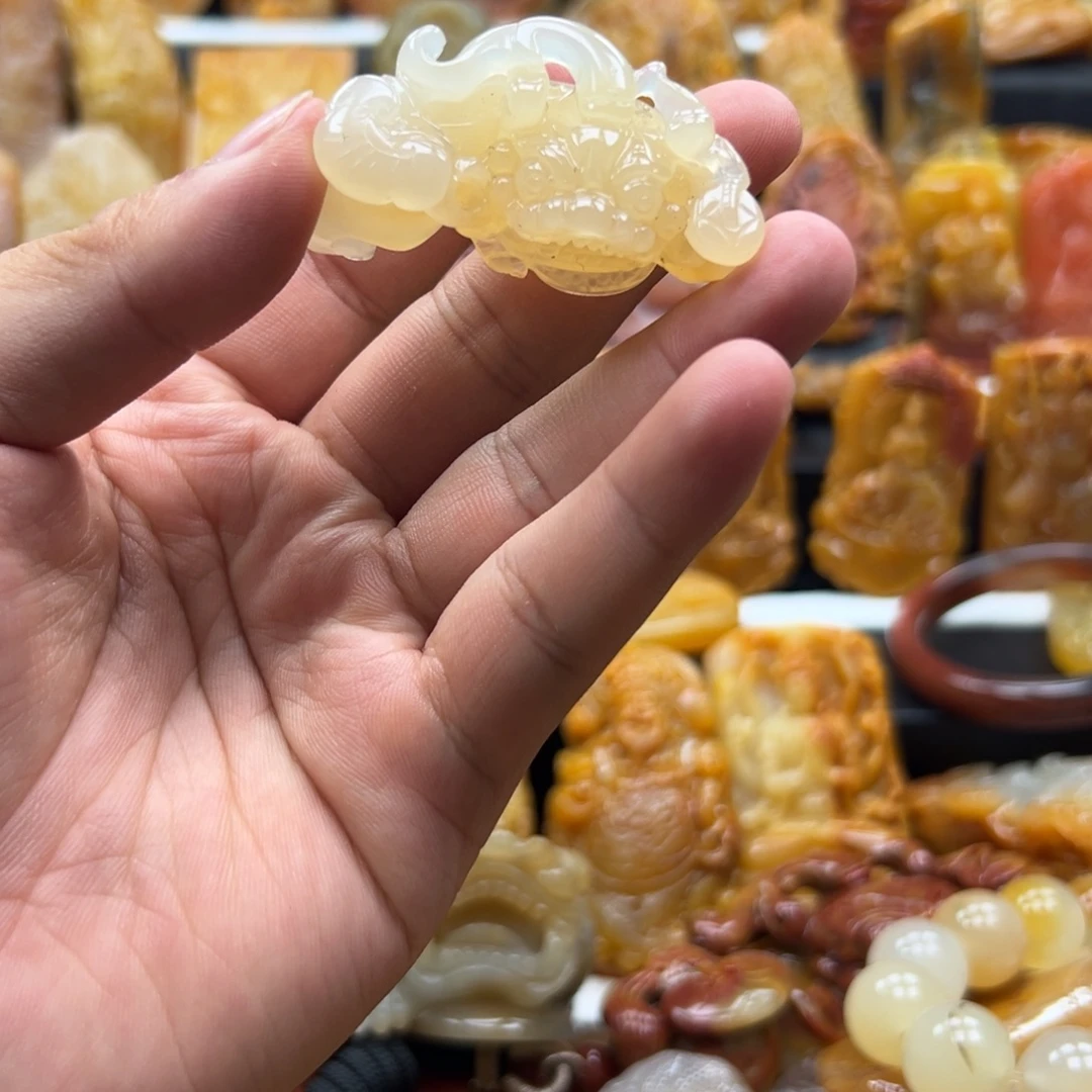 未镶嵌石英质玉（黄龙玉）黄龙玉