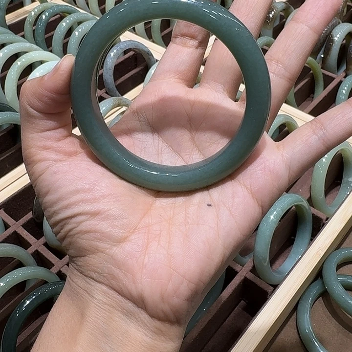 和田玉（糖玉）未镶嵌手镯