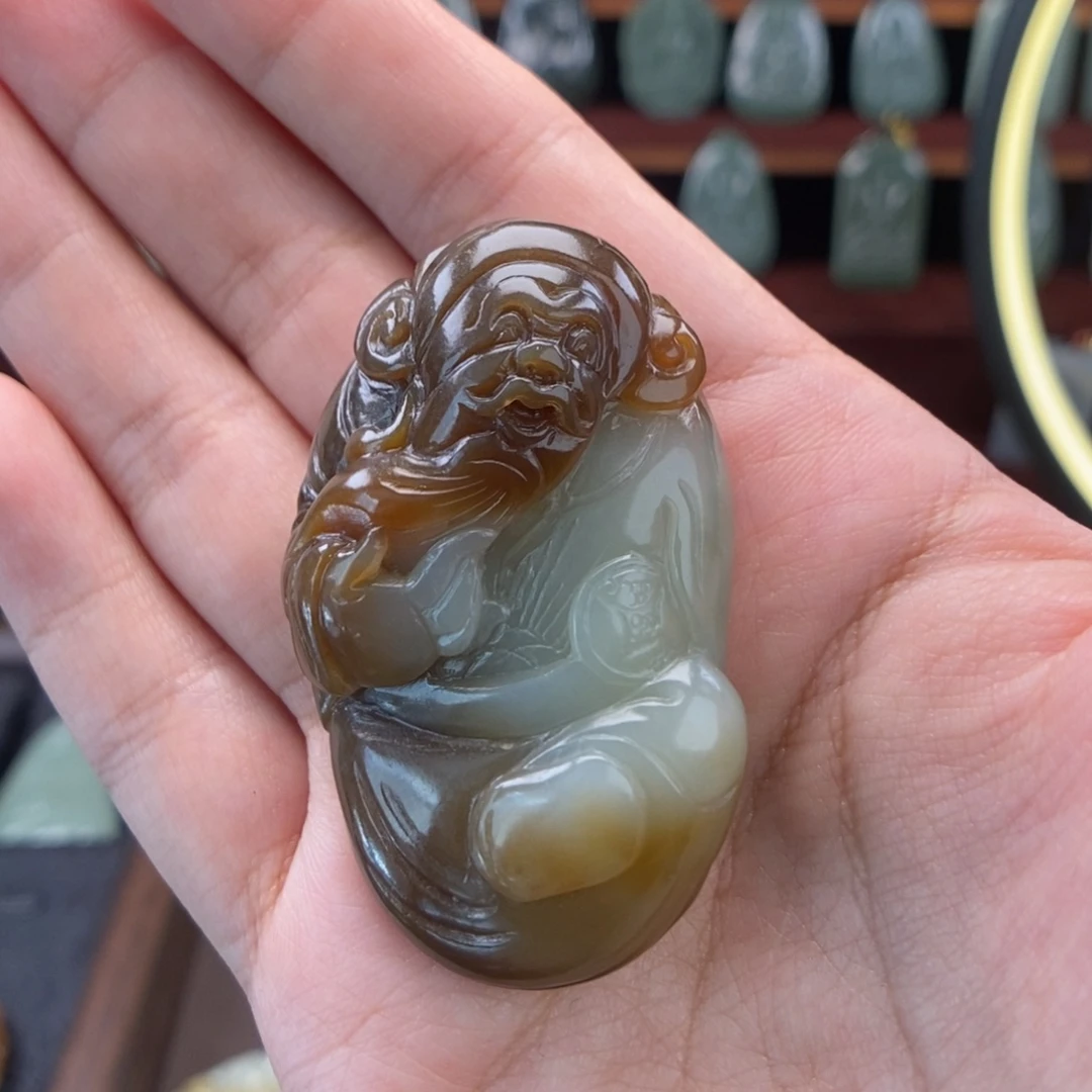 早***哥和田玉未镶嵌颈饰