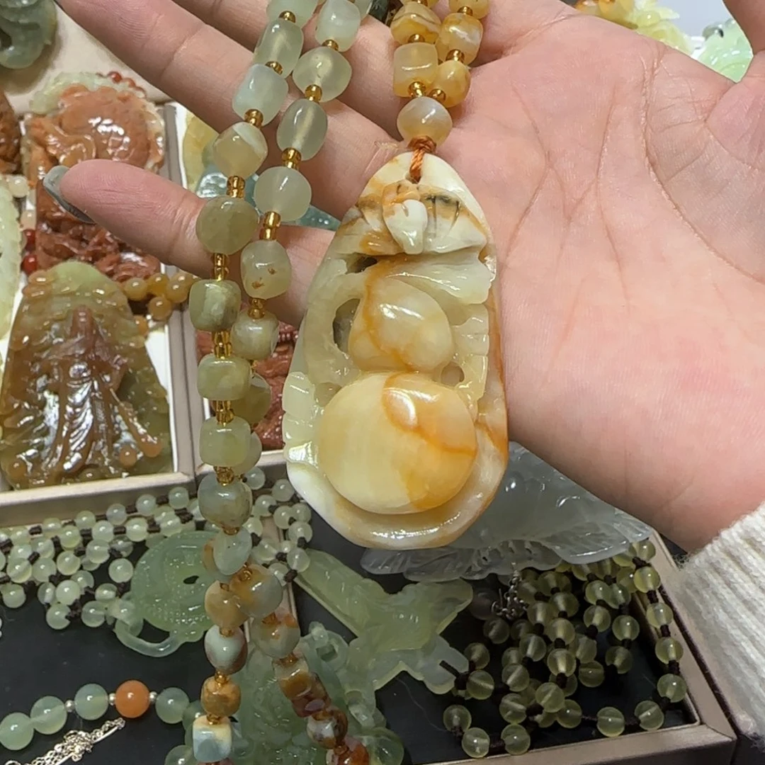 未镶嵌蛇纹石玉吊坠