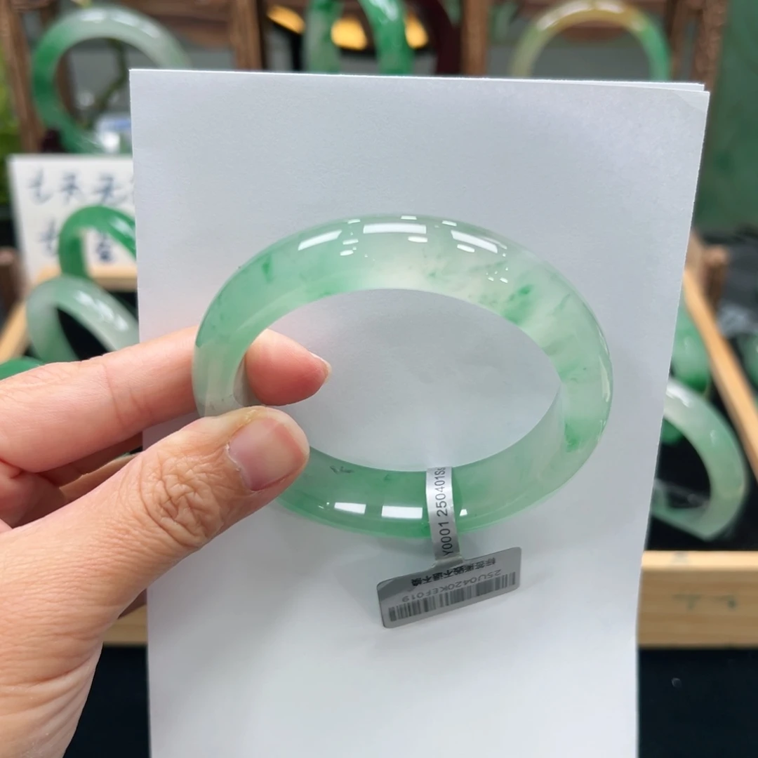 雨***嫣石英质玉未镶嵌手镯➕佳佳58