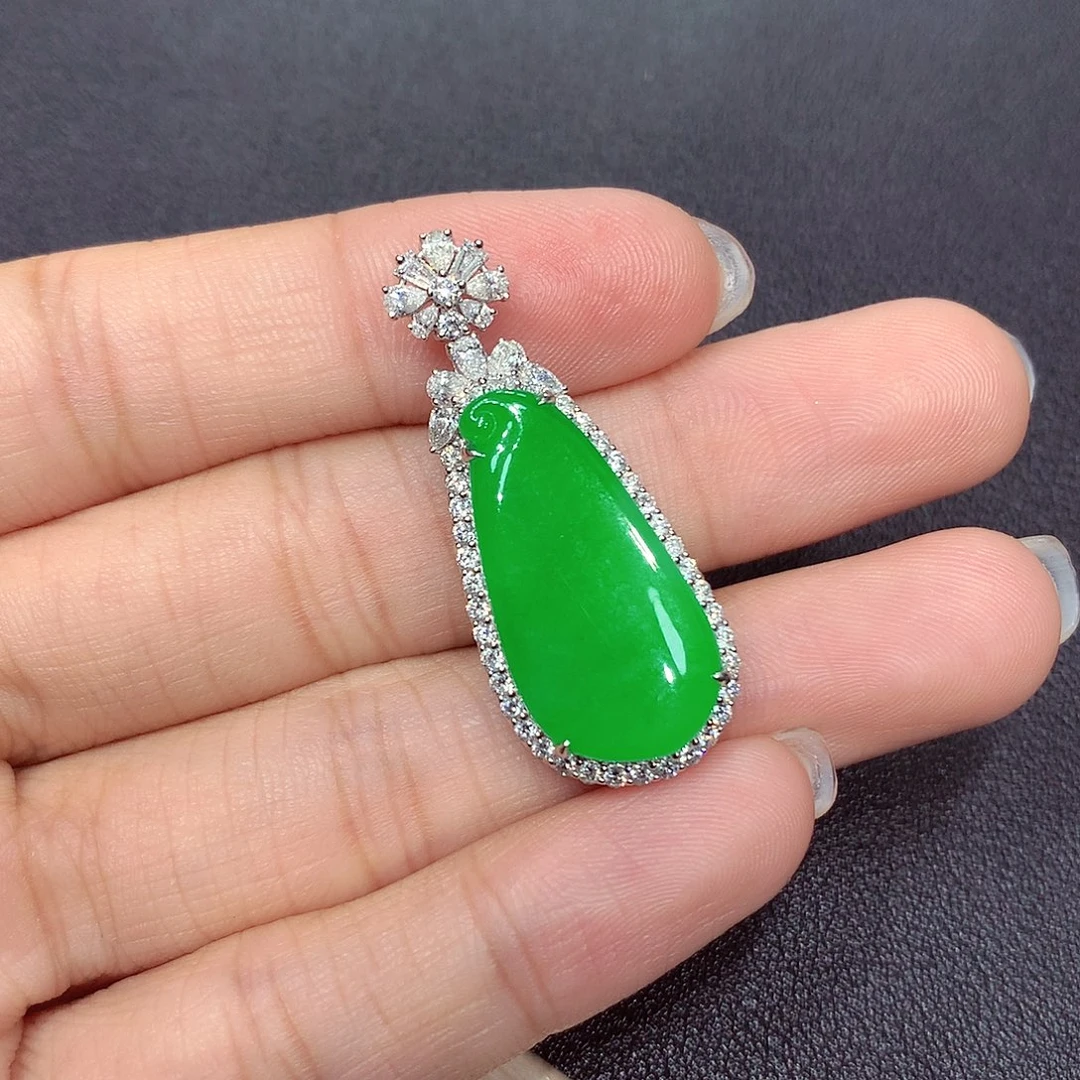 翡翠18K金镶嵌颈饰