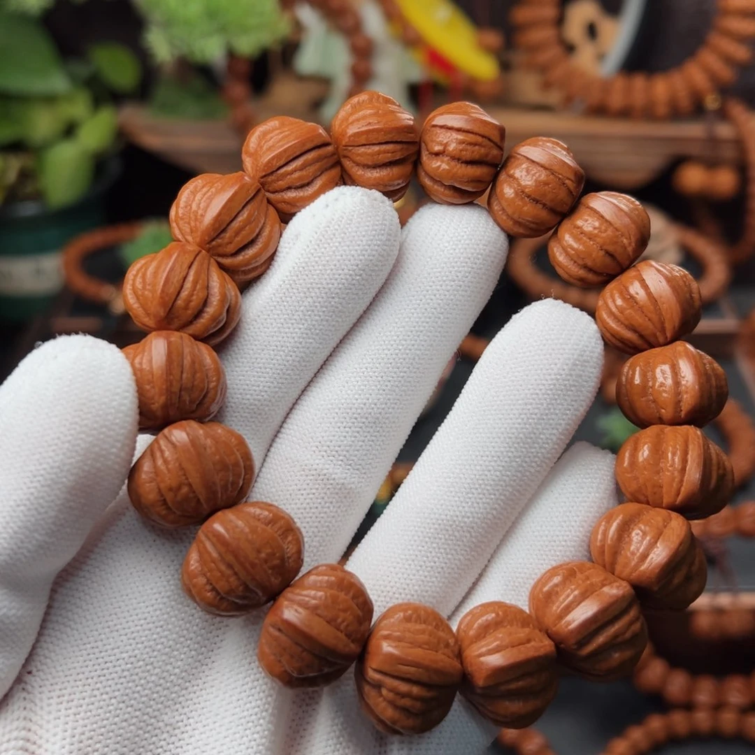 吊坠桃核**洪1.8桃八棱手串