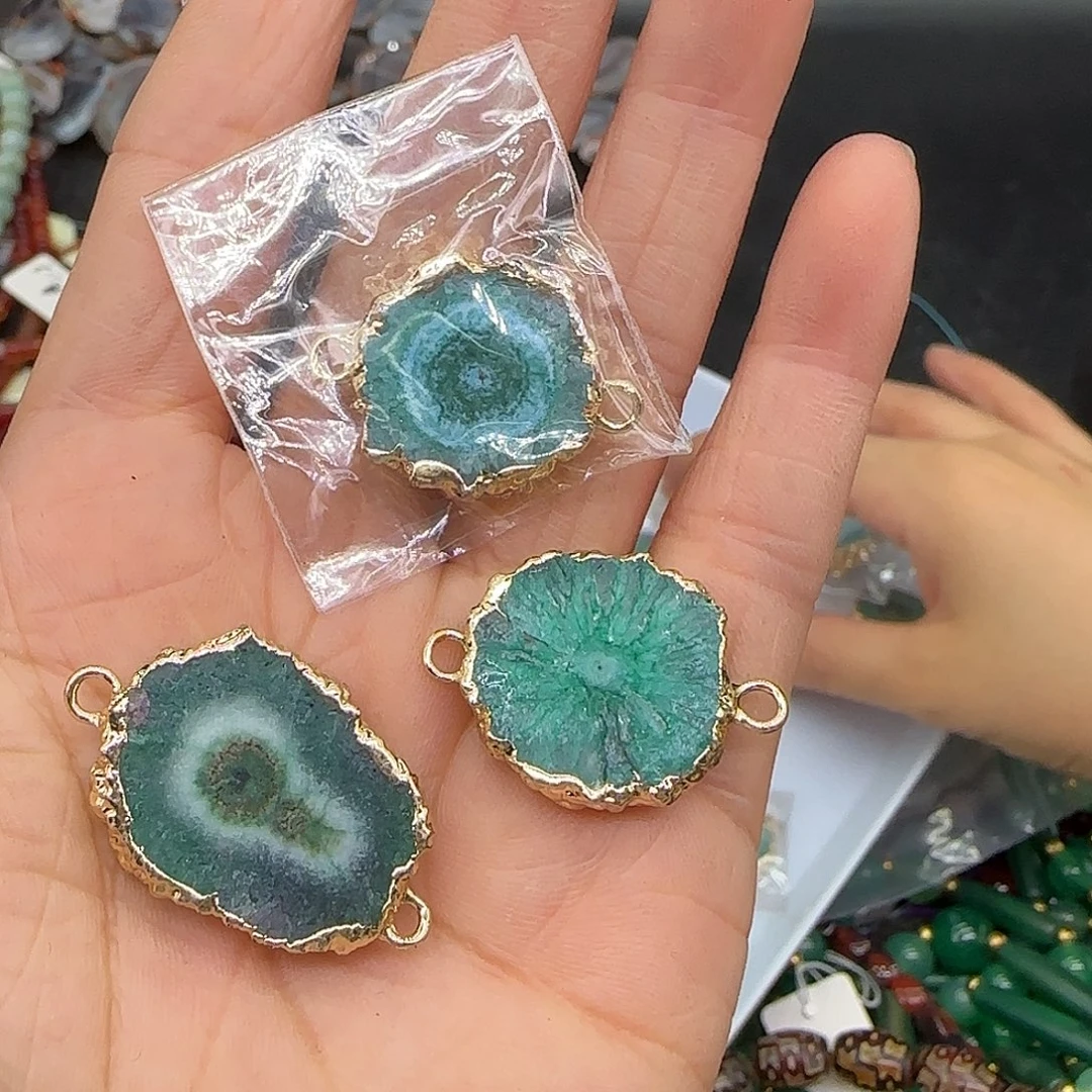 玛瑙/玉髓合金珠宝半成品晶洞吊坠一个绿双孔