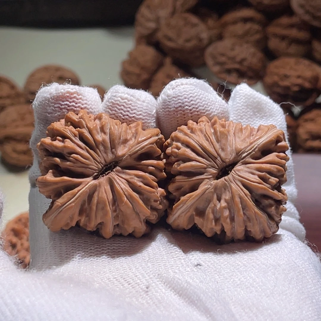 文玩核桃把件39四座楼有磕碰色差