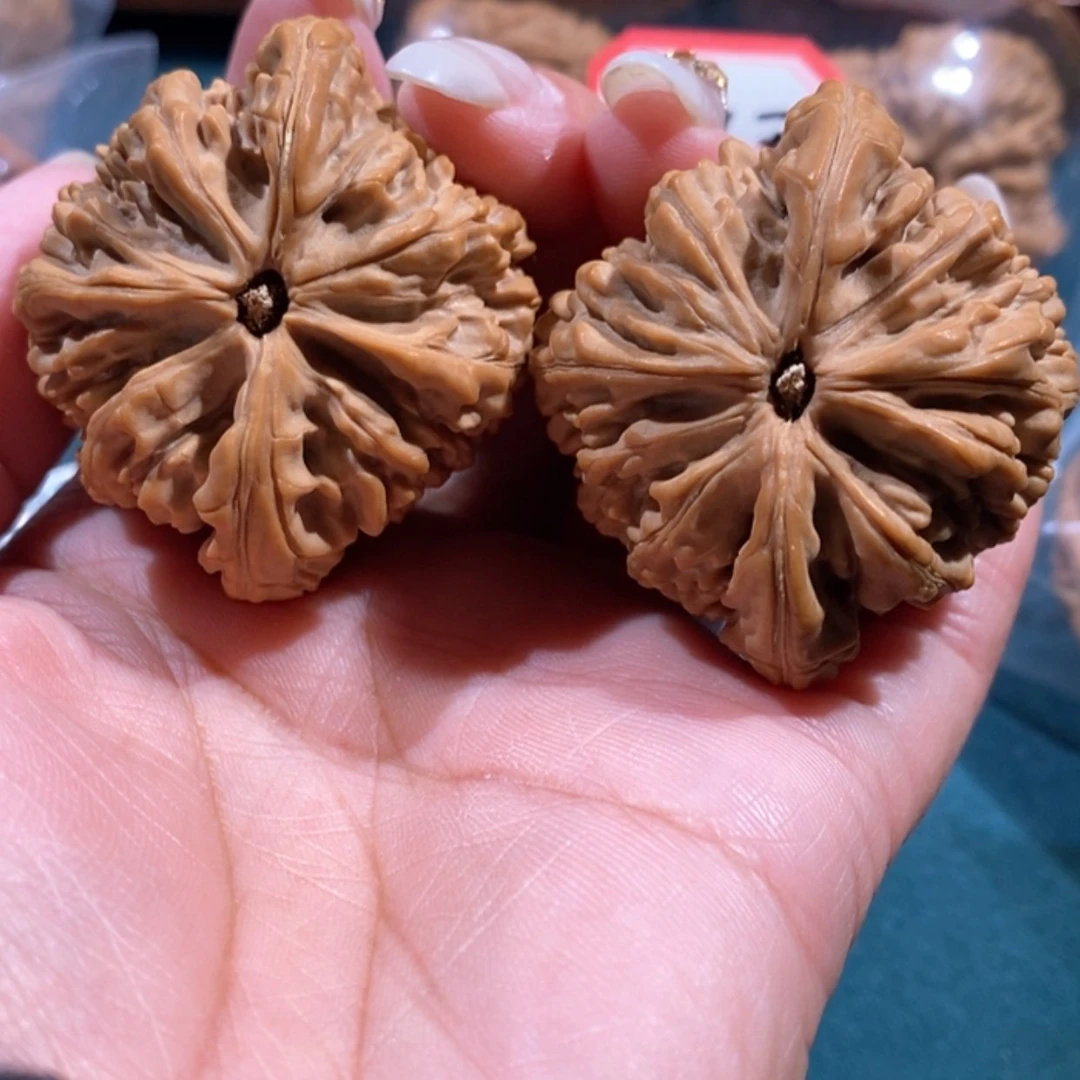 【闪购商品】文玩核桃吊坠高**界虎头王