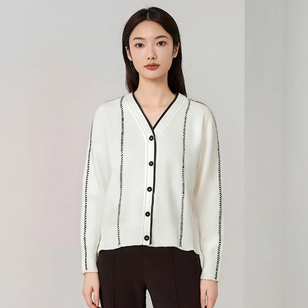 【专柜同款】2025春夏款时尚气质V领撞色缝骨线长袖羊毛衫女