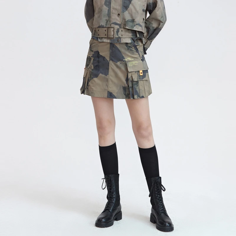 sdeer圣迪奥女装松紧拼接撞色字母迷彩A字短裙S22181304