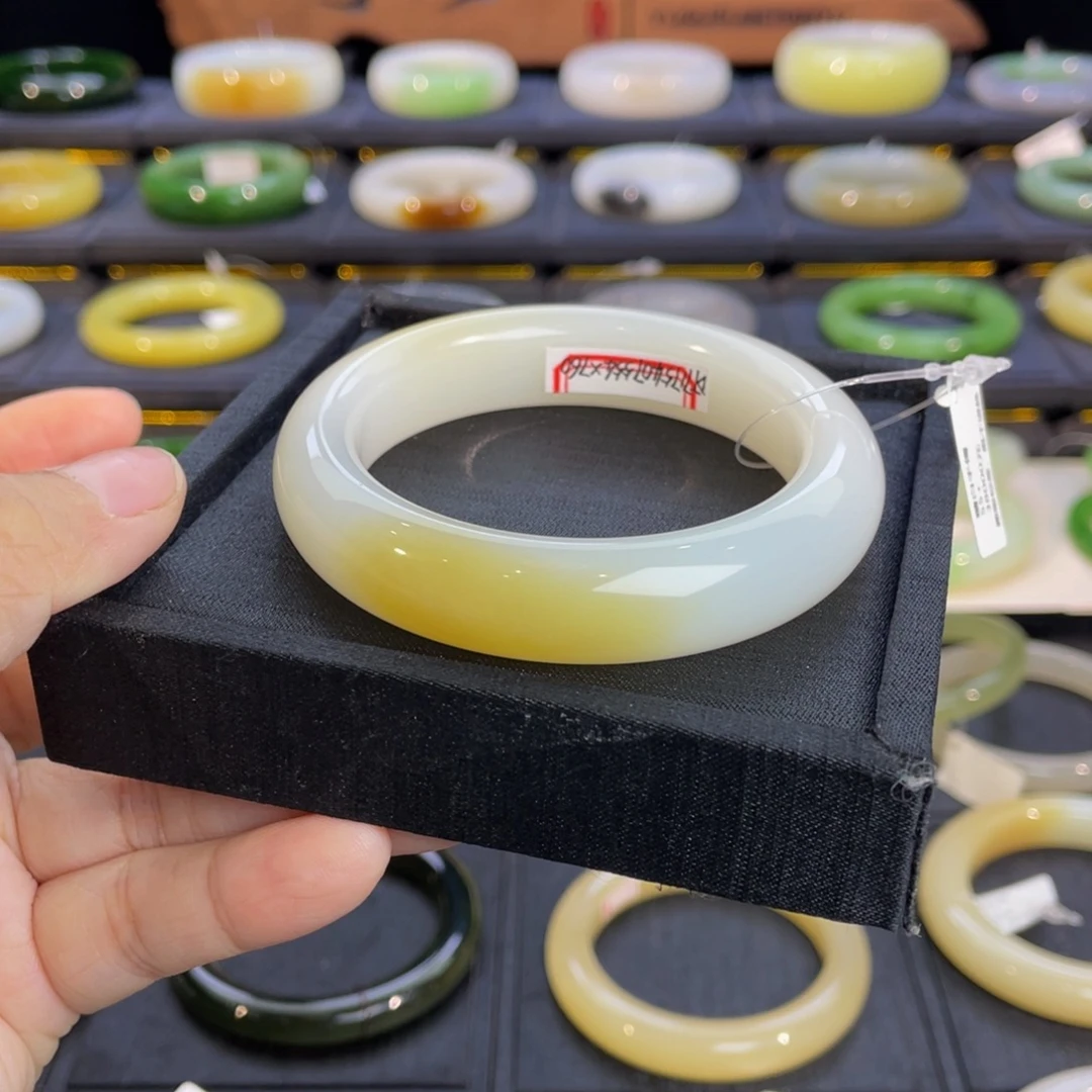 和田玉未镶嵌手镯黄糖白55