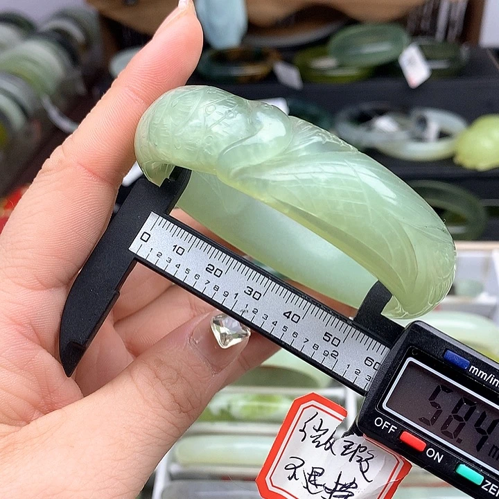 蛇纹石玉手镯未镶嵌549