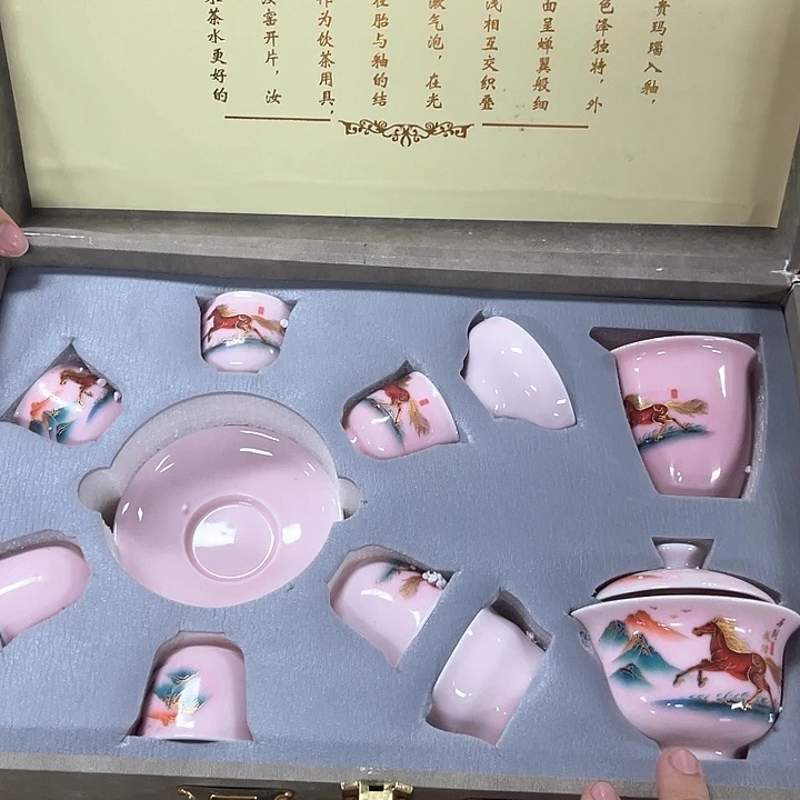 孤品茶具套装等。