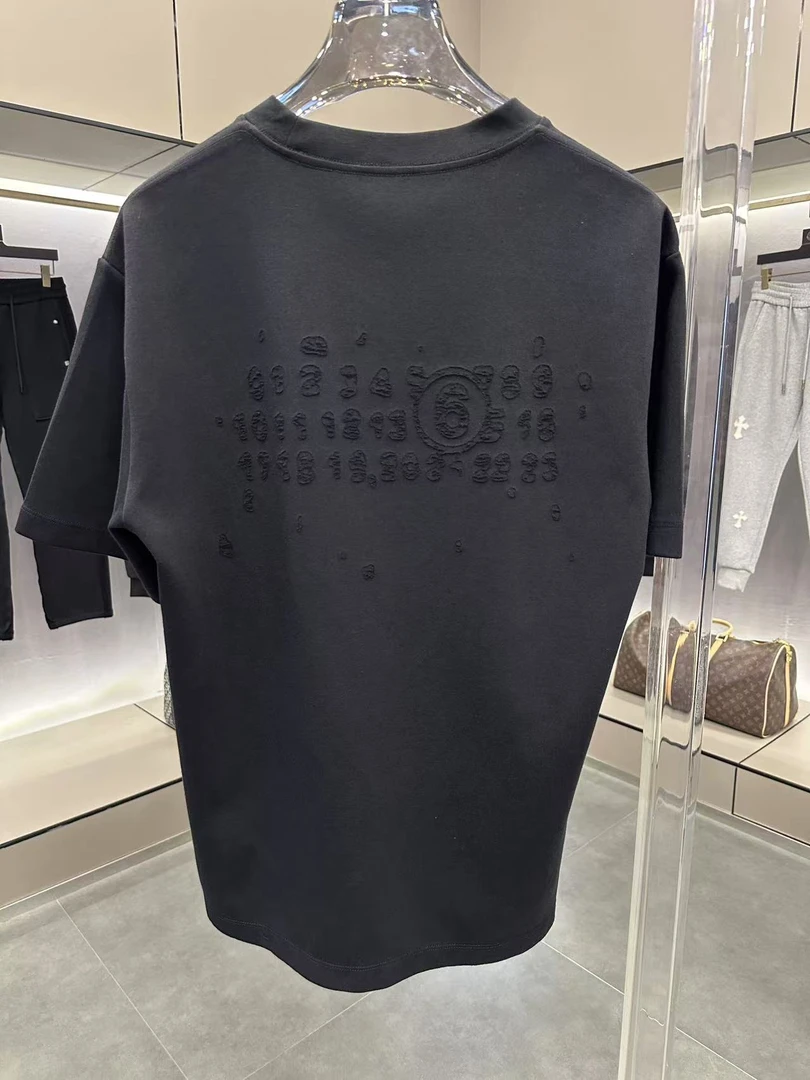 Y9105春季 重磅纯棉 MM6手工烧花日历牌 短袖