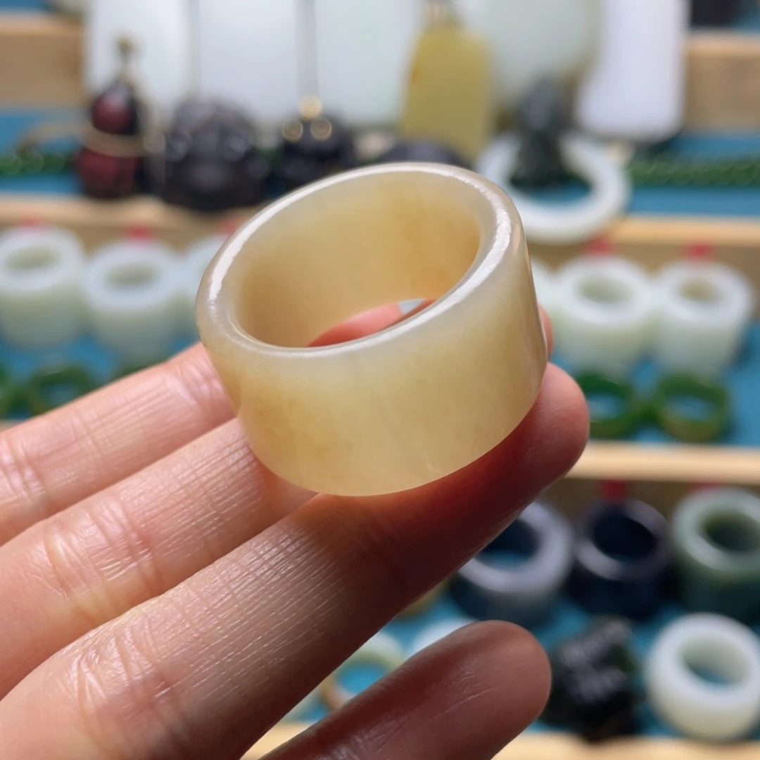 和田玉未镶嵌戒指