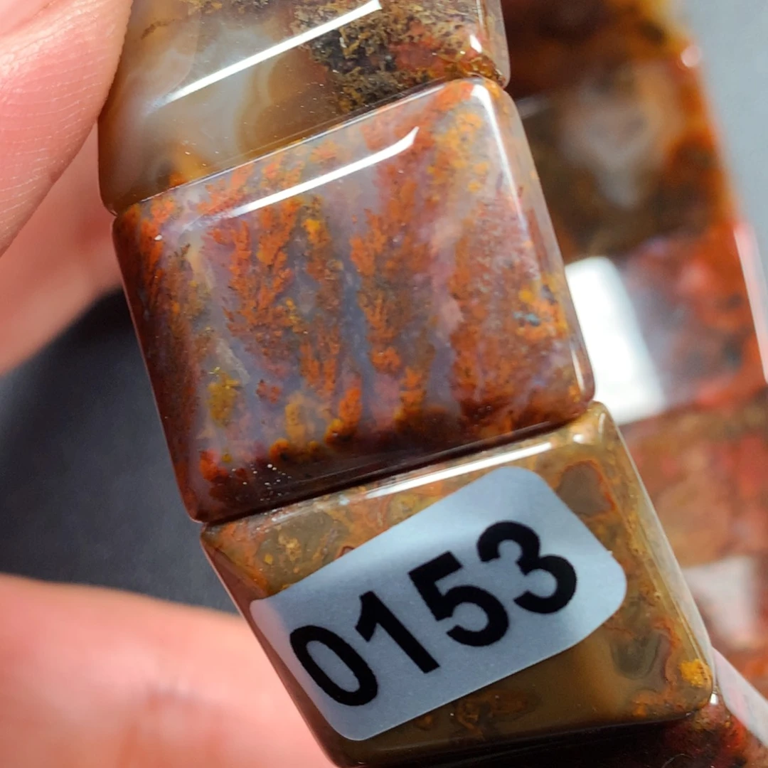 未镶嵌颈饰玛瑙/玉髓沙**鹰