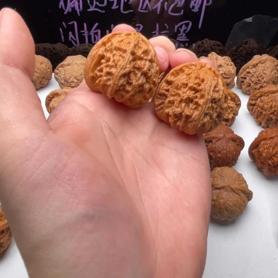 核桃把件37小三角白，已经打底