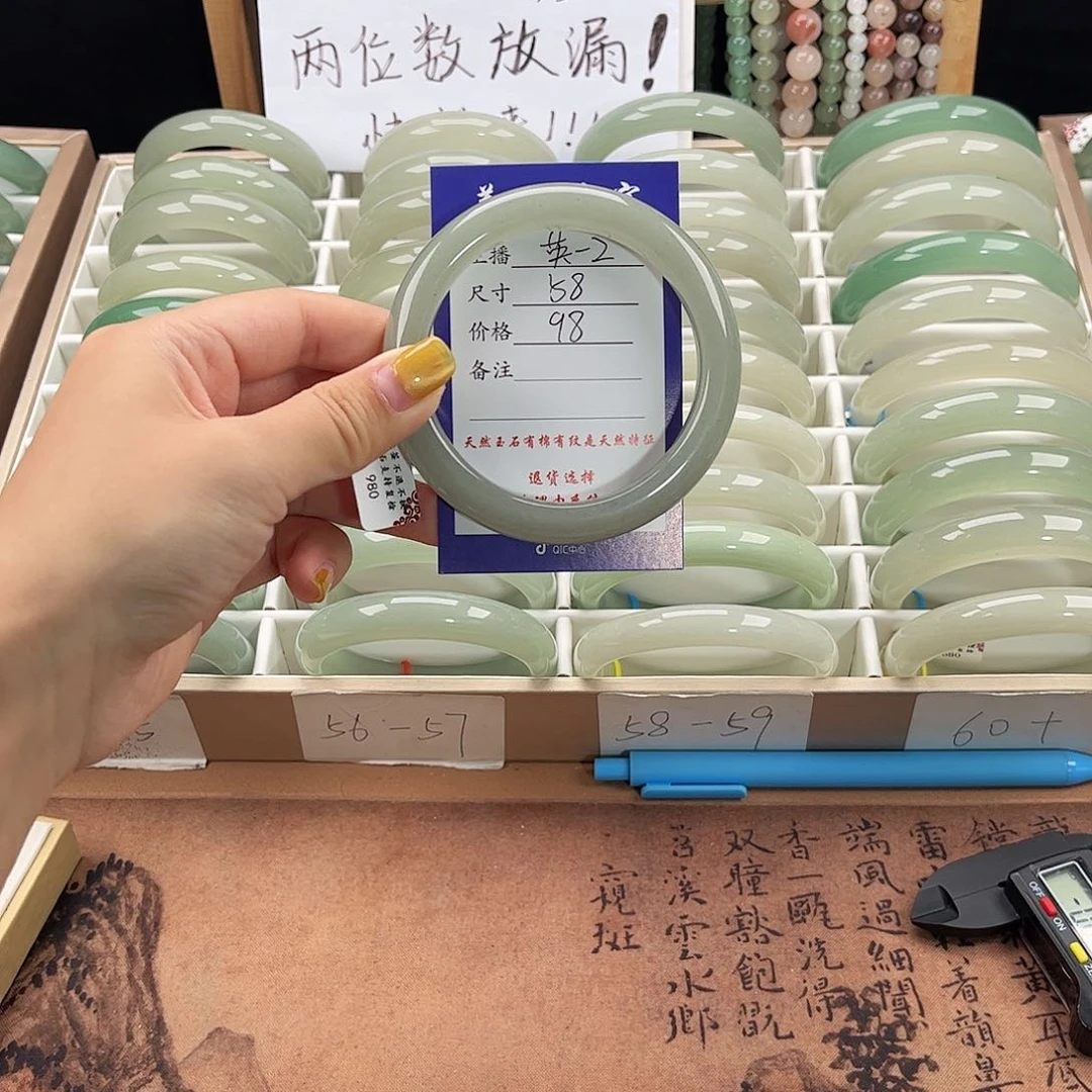 未镶嵌手镯石英岩玉