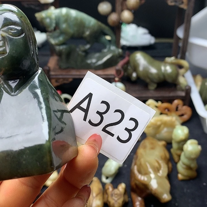 和田玉未镶嵌车挂