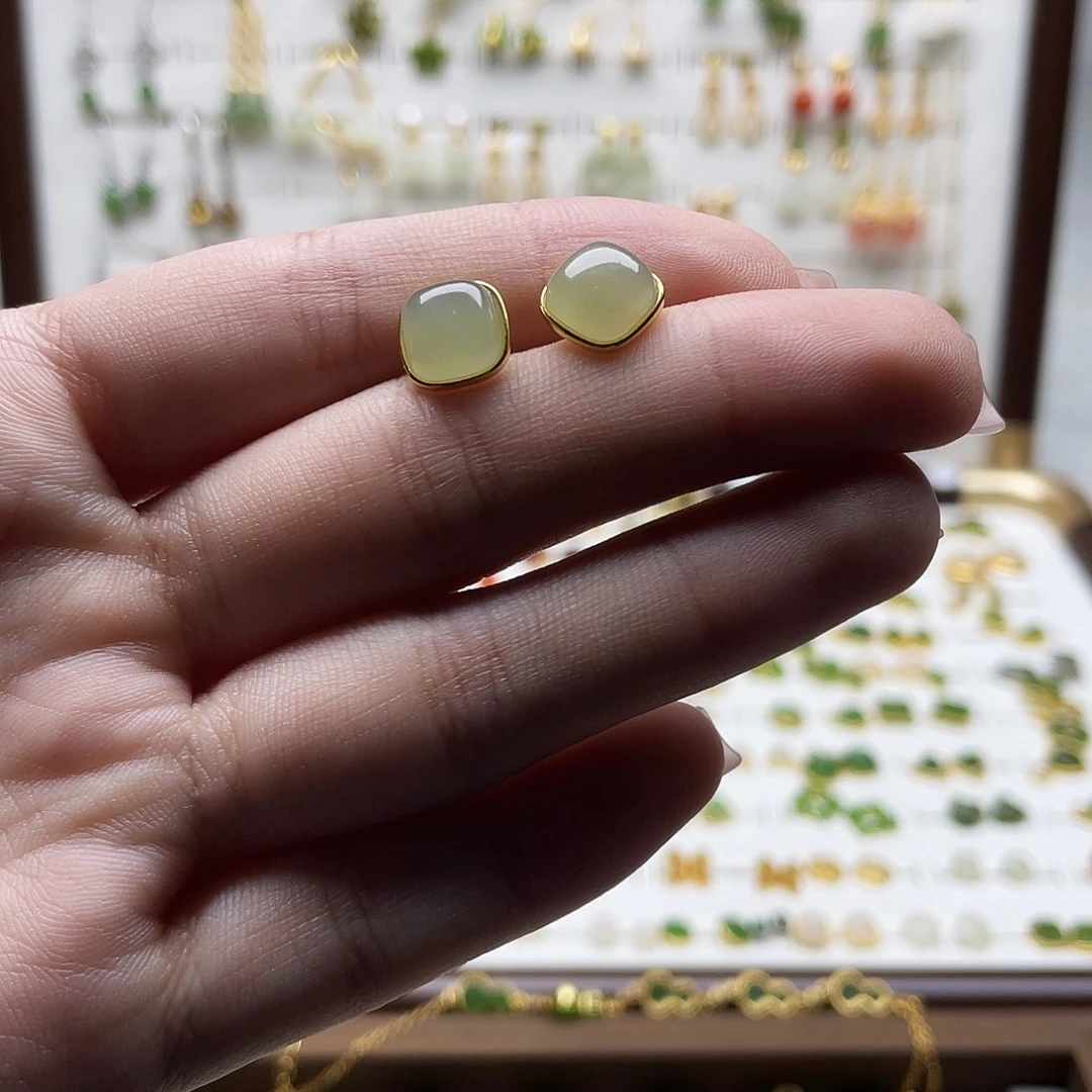 和田玉未镶嵌耳饰