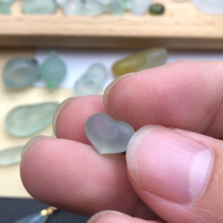 定制翡翠未镶嵌挂件