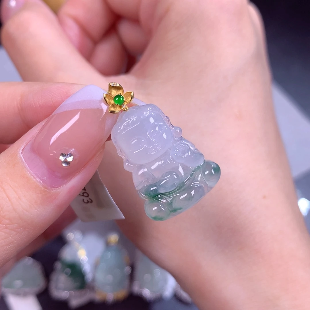颈饰18K金镶嵌翡翠宝宝佛
