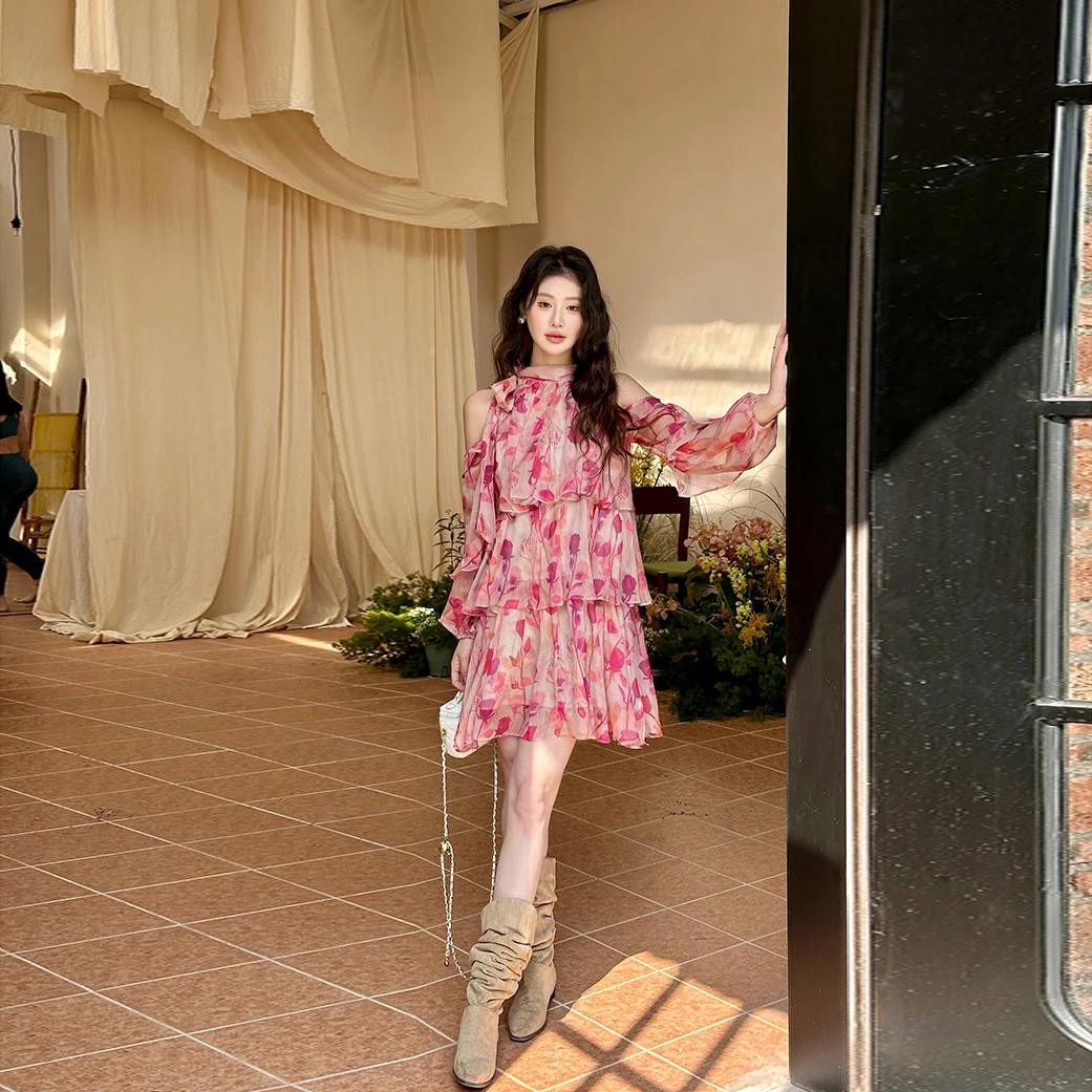 春季新款时尚茶歇法式露肩短款碎花雪纺连衣裙海边度假蛋糕沙滩裙