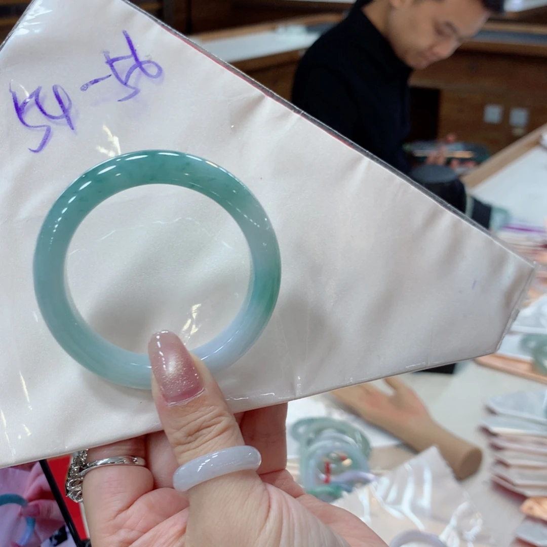 翡翠未镶嵌手镯48小时鉴赏