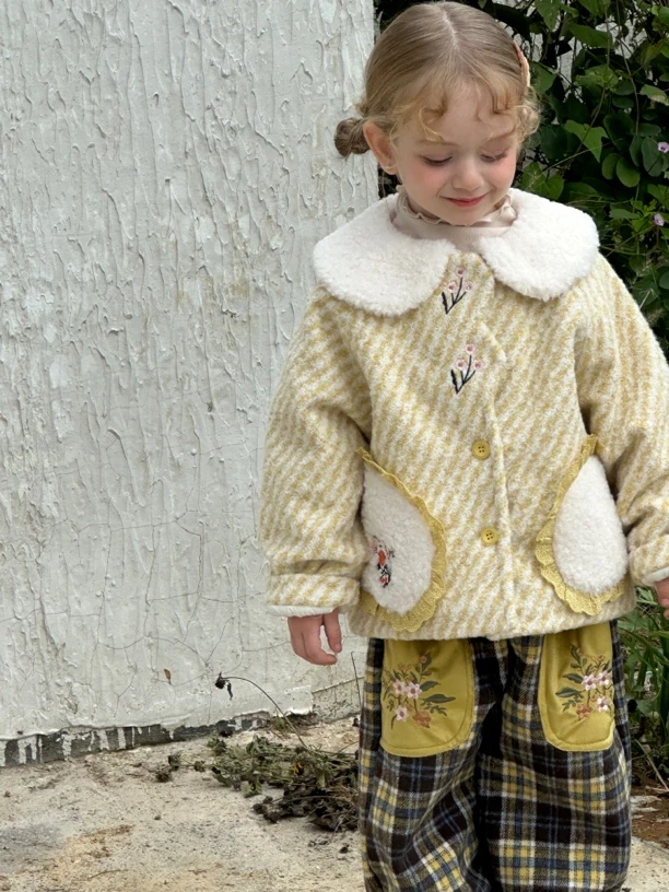 AMX-660款女童娃娃领呢料外套加厚冬季