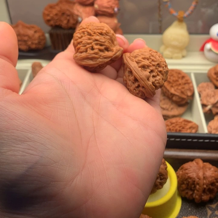 文玩核桃吊坠南疆石小丑鱼兔耳朵