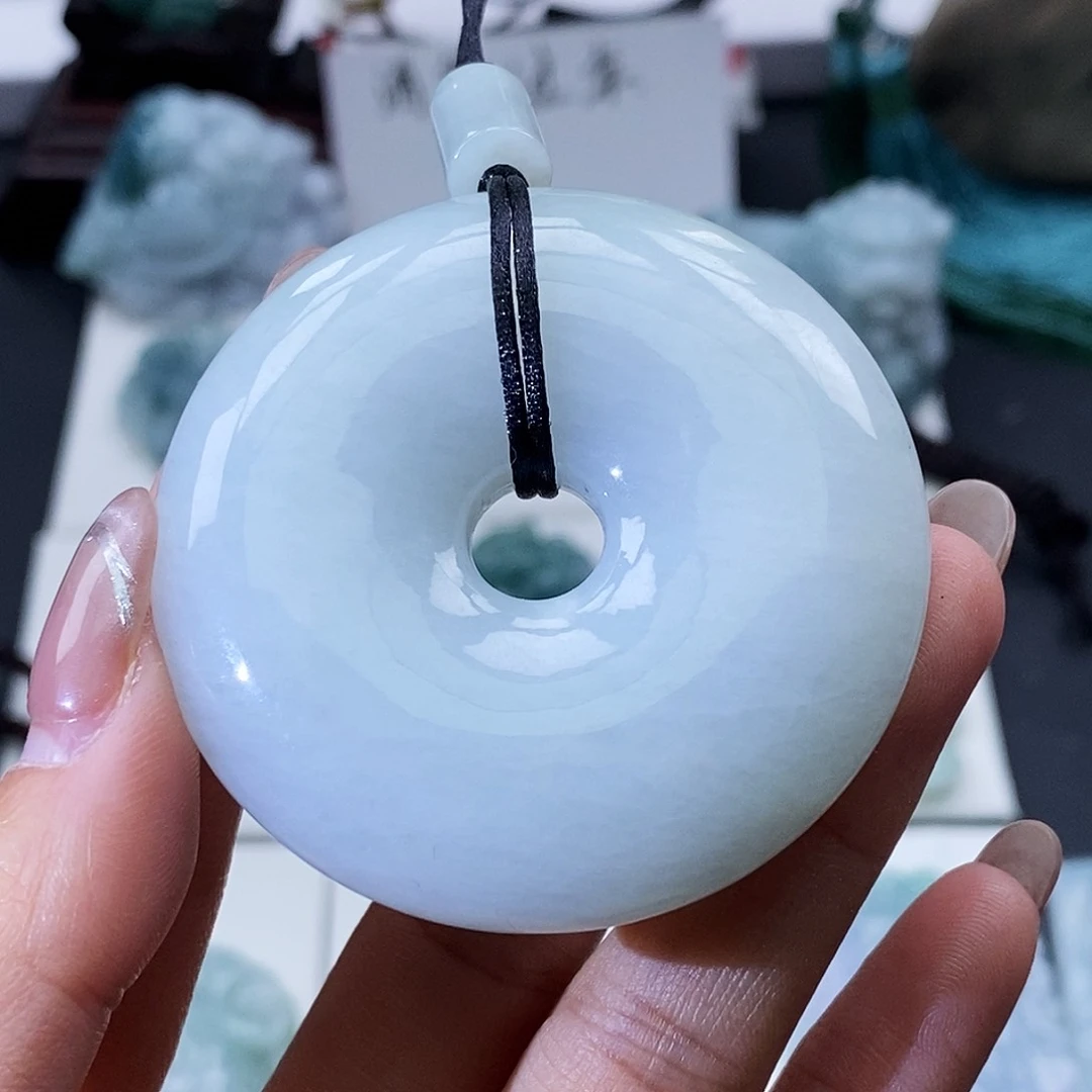 翡翠颈饰未镶嵌z****包翡翠