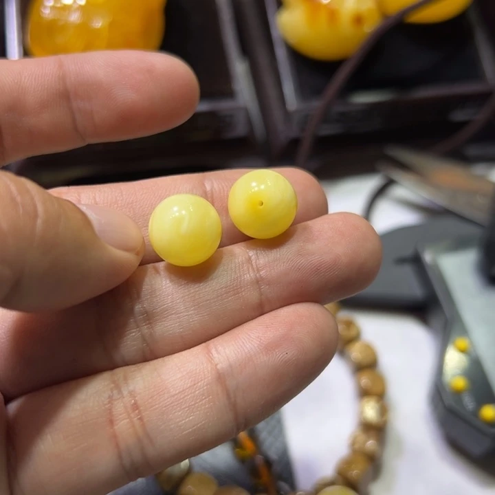 苏***遮琥珀未镶嵌颈饰琥珀吊坠