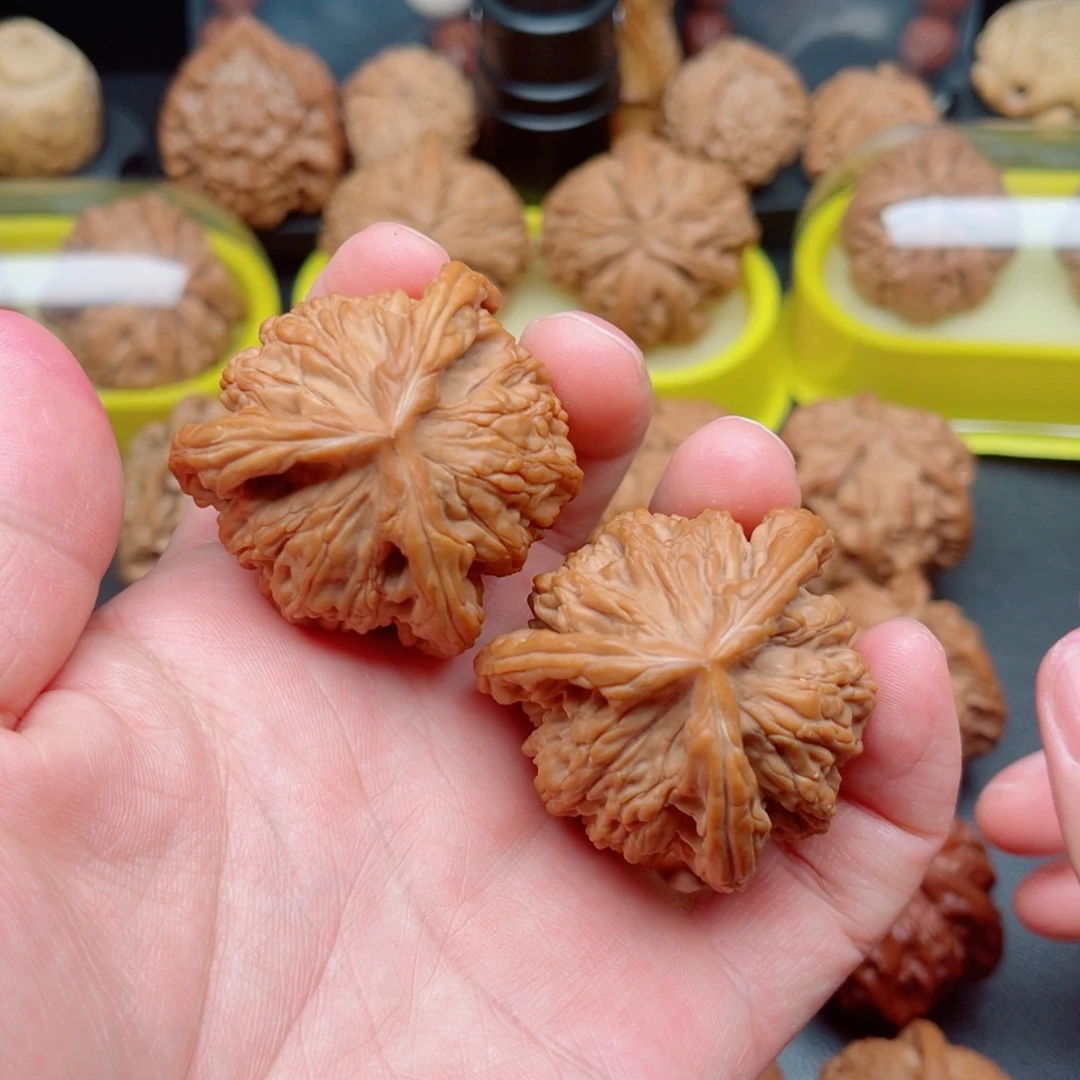 文玩核桃吊坠麦穗虎头三棱42×42×41