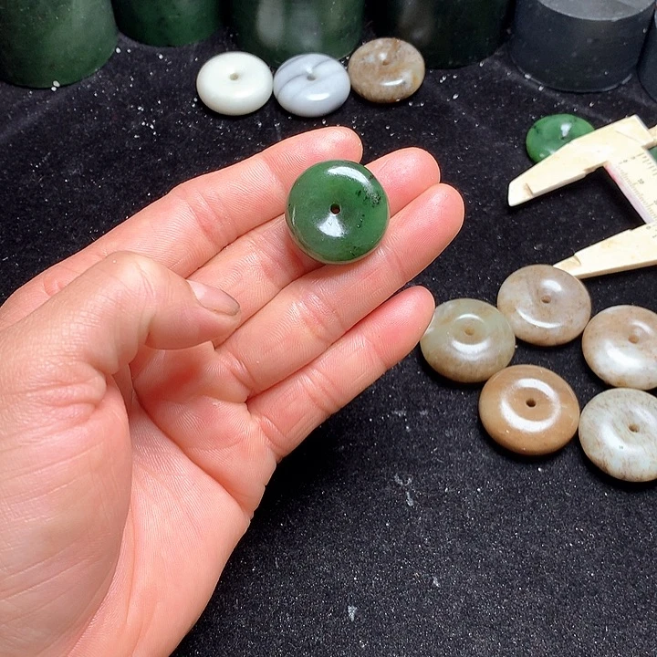 和田玉（糖玉）未镶嵌珠宝奇石