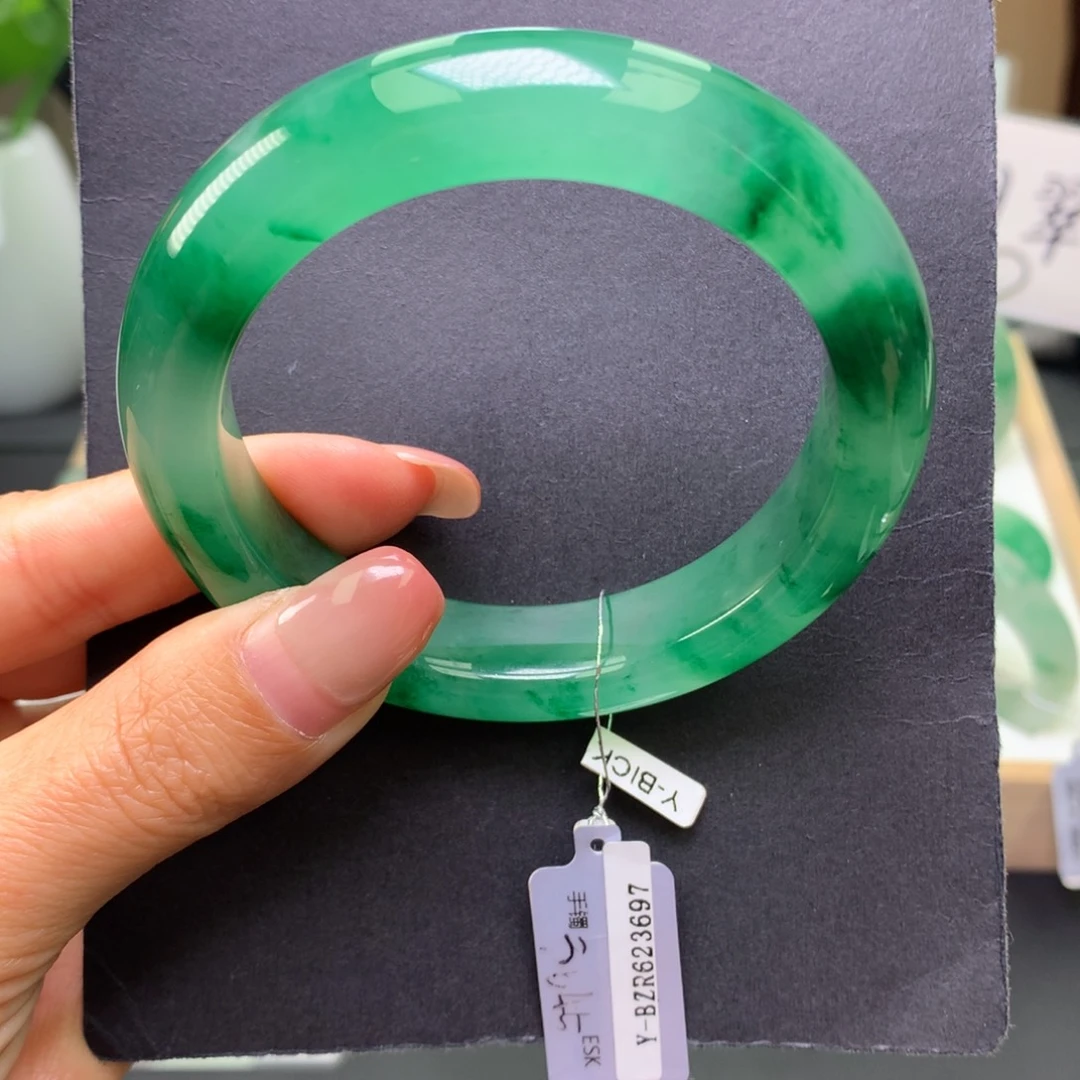 石英质玉（非洲翠）未镶嵌手镯5859辣绿飘花