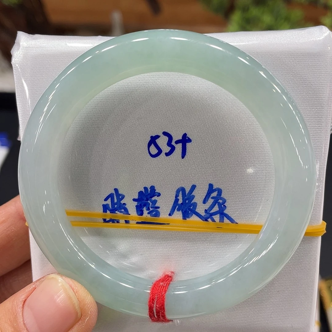 翡翠手镯未镶嵌翡翠