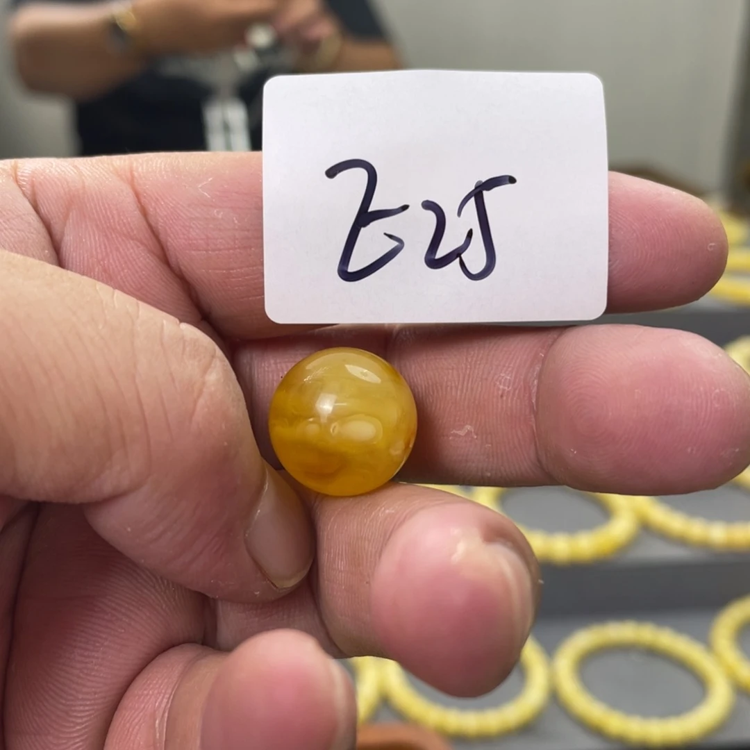 未镶嵌琥珀手链高****六多样性发，发其中一件