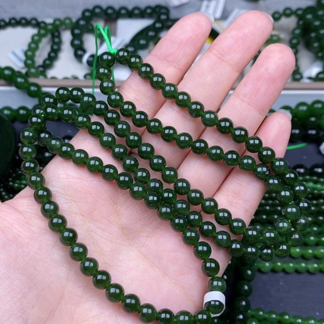 颈饰未镶嵌和田玉（碧玉）举***?