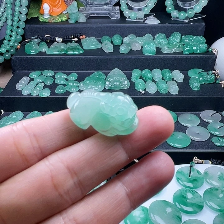 石英质玉未镶嵌颈饰
