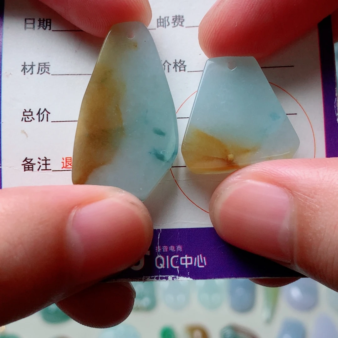 翡翠18K金镶嵌颈饰特色无事牌