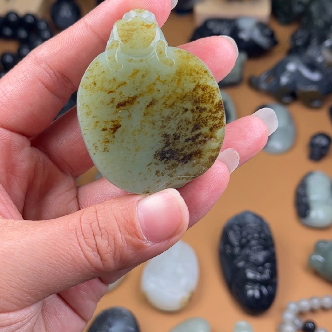 和田玉颈饰未镶嵌遥****尺