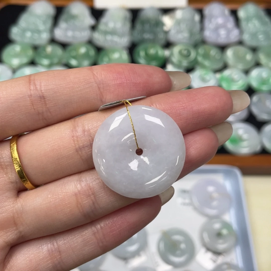 翡翠未镶嵌颈饰平安扣