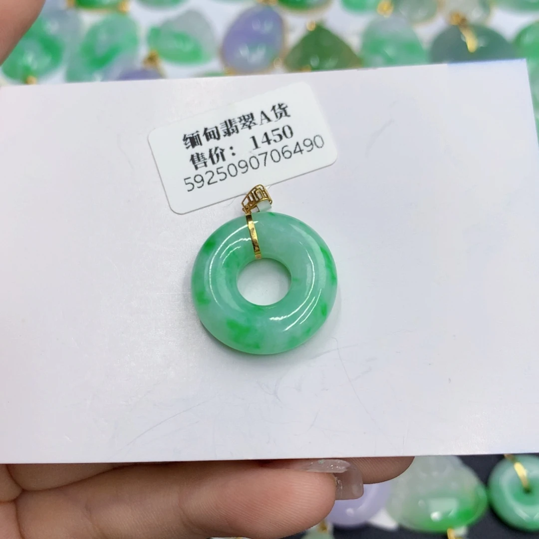 萍***吖颈饰18K金镶嵌翡翠翡翠